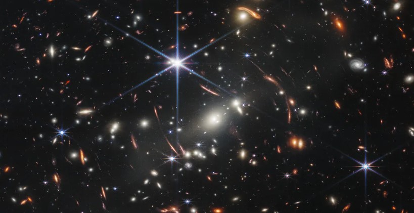 Early universe galaxies imaged by JWST Early universe galaxies imaged by JWST